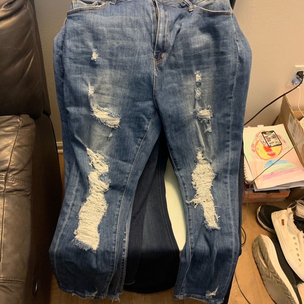 #RisenJeans #Size18 #boyfriendjeans #plusjeans #Risen #stretchycomfy #Distressed